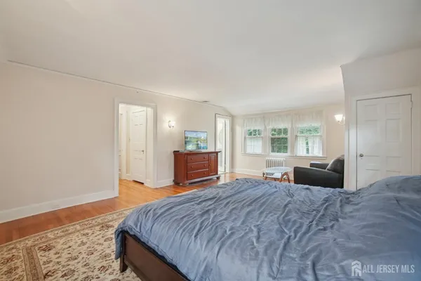 $999,999 | 12 Edgewood Road, Edison, NJ 08820