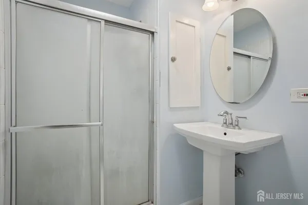 $999,999 | 12 Edgewood Road, Edison, NJ 08820