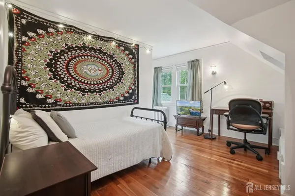 $999,999 | 12 Edgewood Road, Edison, NJ 08820