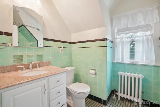 $999,999 | 12 Edgewood Road, Edison, NJ 08820