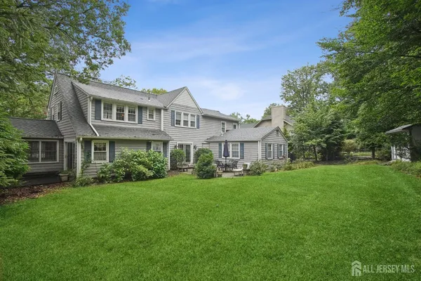 $999,999 | 12 Edgewood Road, Edison, NJ 08820