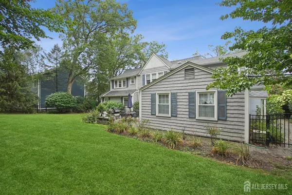 $999,999 | 12 Edgewood Road, Edison, NJ 08820