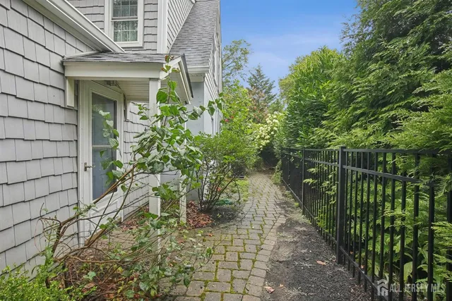 $999,999 | 12 Edgewood Road, Edison, NJ 08820