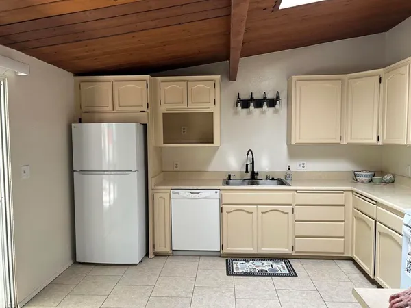 $3,950 | 8621 Willow Terrace, Santee, CA 92071