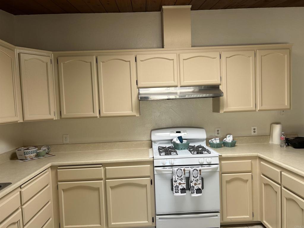 8621 Willow Terrace Santee, CA 92071 - Photo 15 of 29 Kitchen