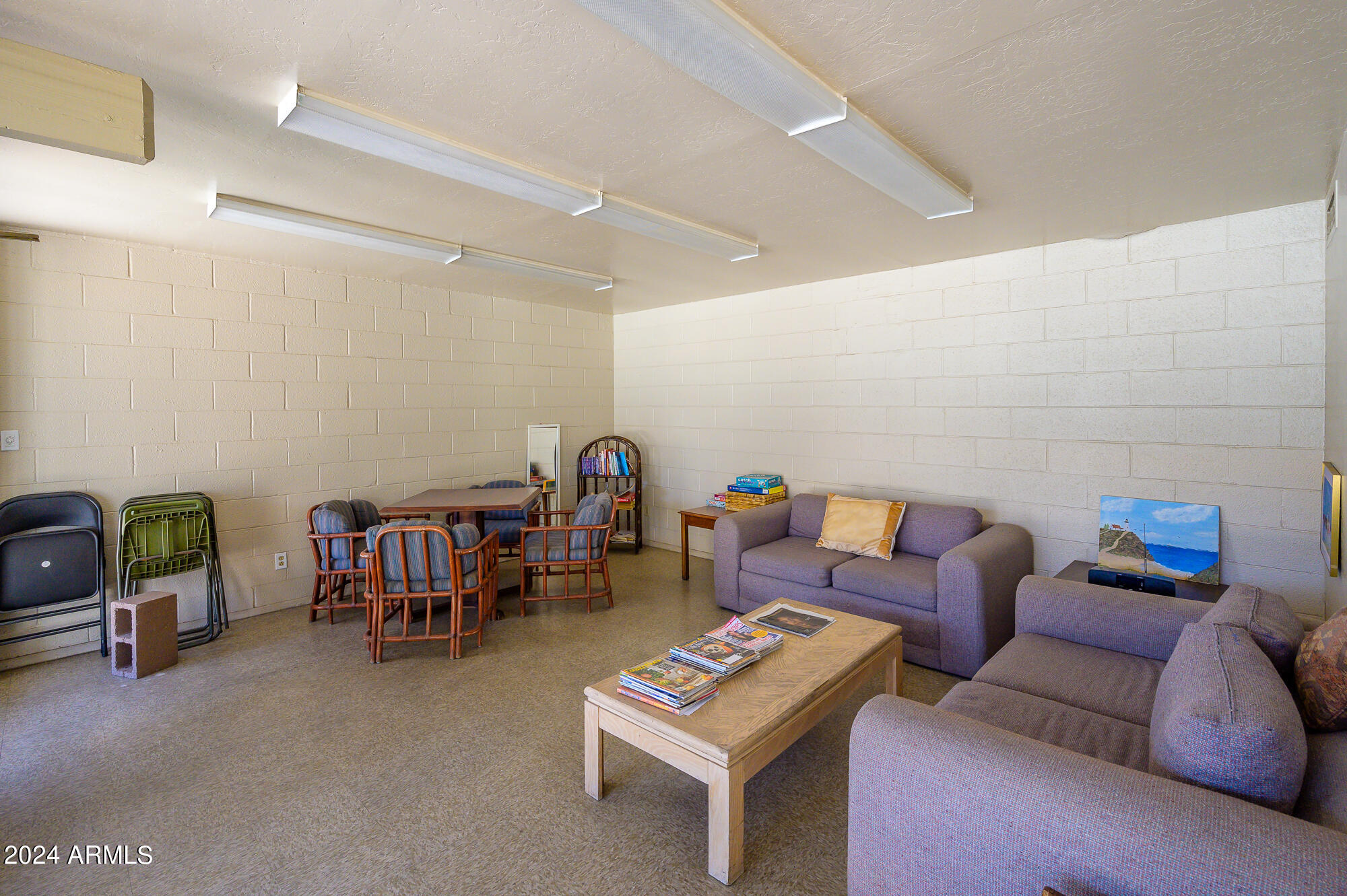 4041 East Camelback Road, Unit 11 Phoenix, AZ 85018 - Photo 32 of 32 SMALL CLUBROOM