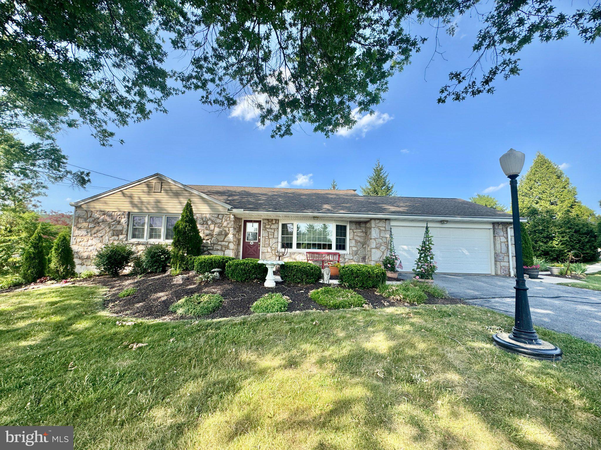 68 Bards Way Pottstown, PA 19464 - Photo 3 of 37