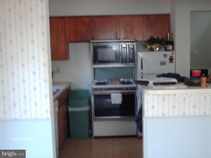 6 Dunwich Road Lutherville-Timonium, MD 21093 - Photo 5 of 22 Kitchen
