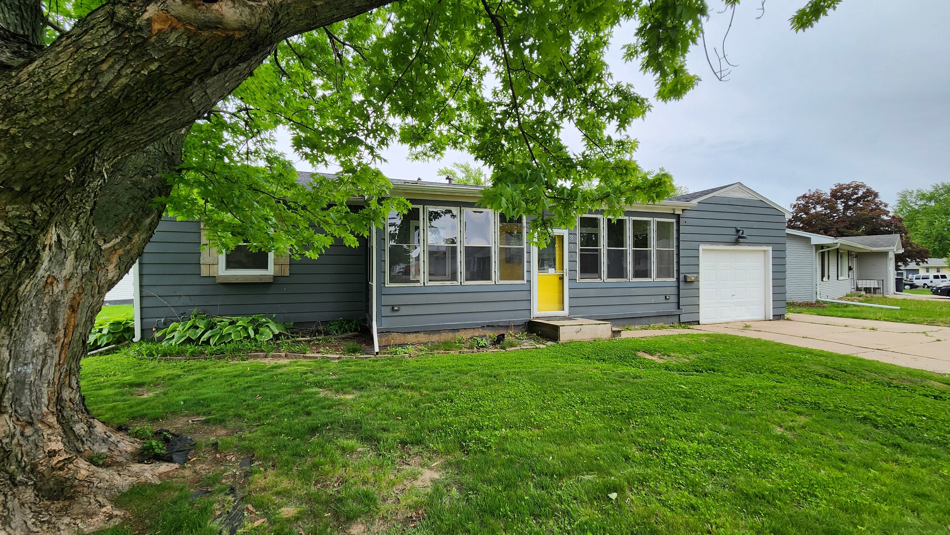 739 Highview Drive Clinton, IA 52732 - Photo 1 of 22