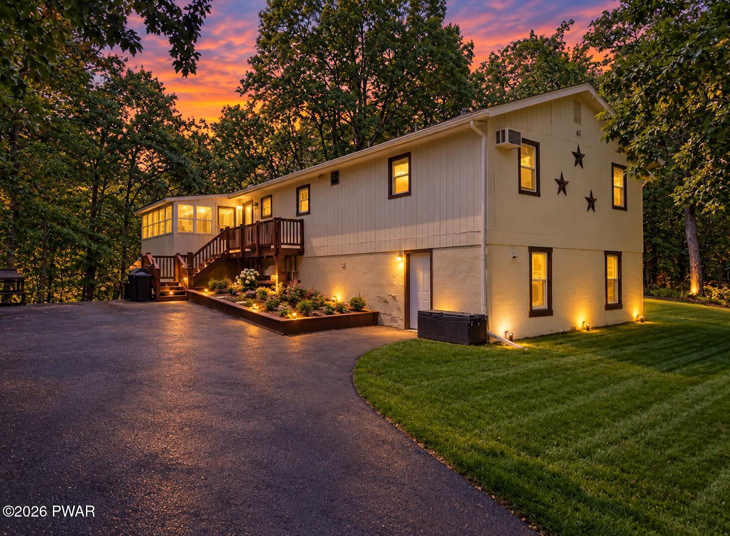 198 Edinburgh Road Bushkill, PA 18324 - Photo 1 of 64 Gallery Image 1