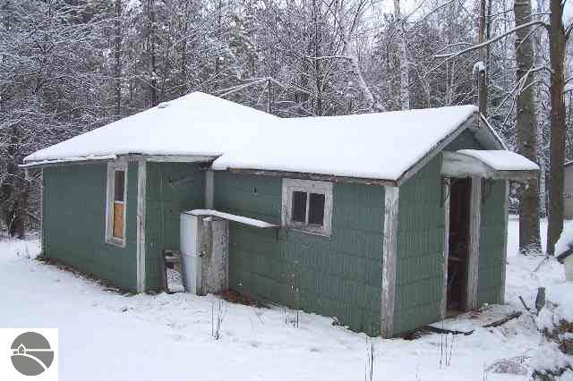 970 Rohlf's Lane Lupton, MI 48635 - Photo 4 of 8 1750275-3.JPG