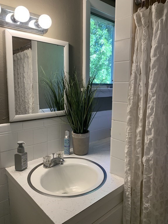 1051 Allen Street Springfield, MA 01118 - Photo 15 of 25