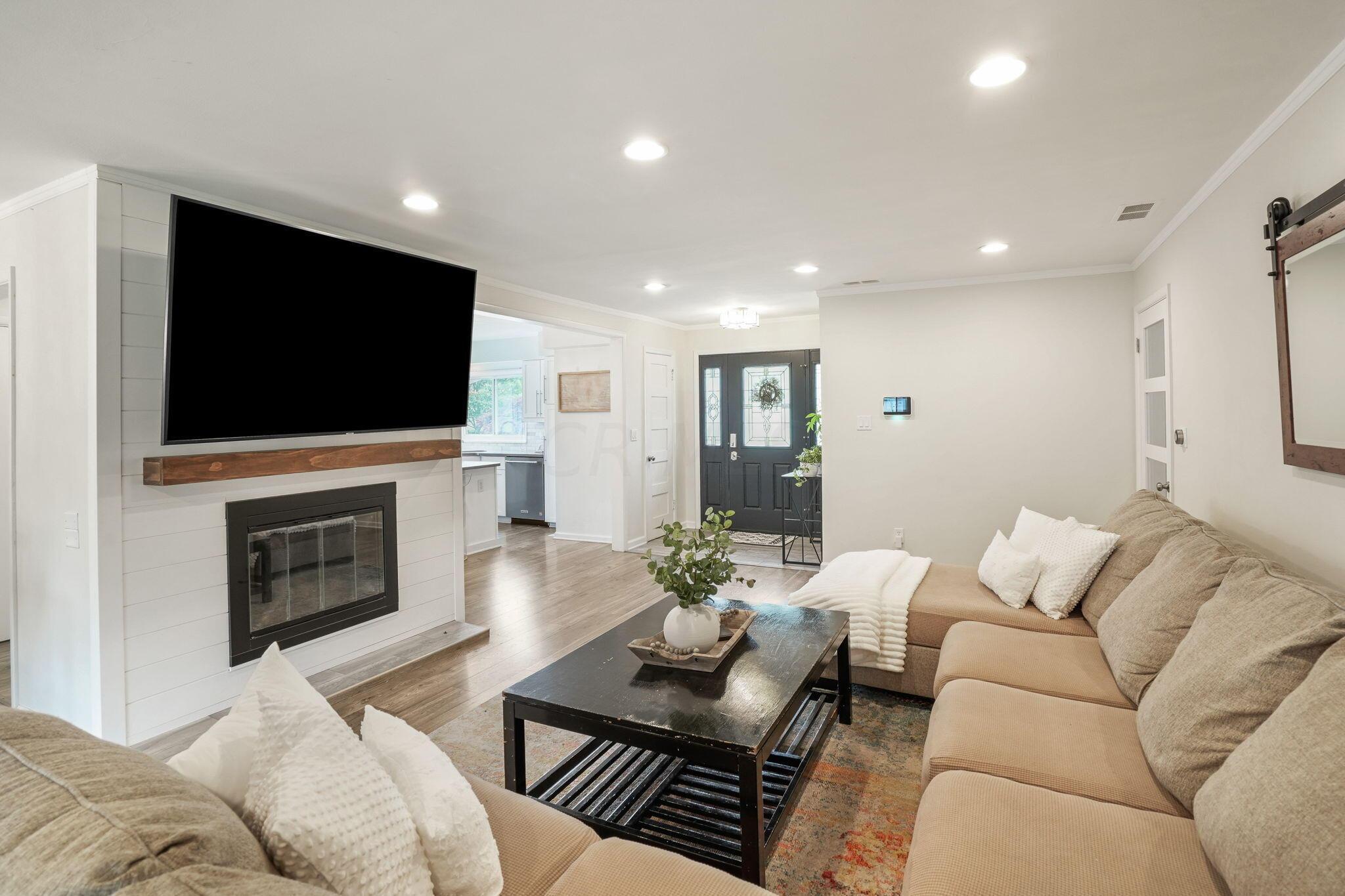 184 North Merkle Road Columbus, OH 43209 - Photo 9 of 46 Great Room
