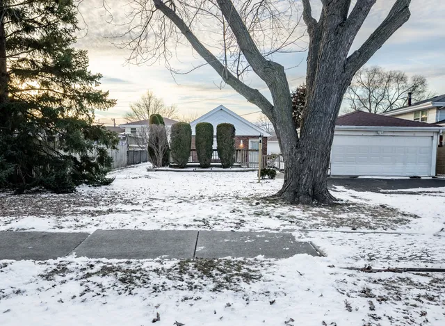 $290,000 | 9170 Crescent Court, Oak Lawn, IL 60453