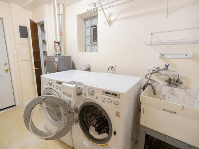 $290,000 | 9170 Crescent Court, Oak Lawn, IL 60453