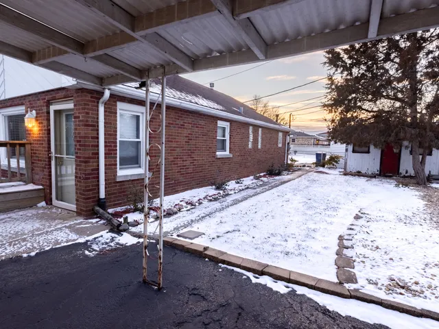 $290,000 | 9170 Crescent Court, Oak Lawn, IL 60453