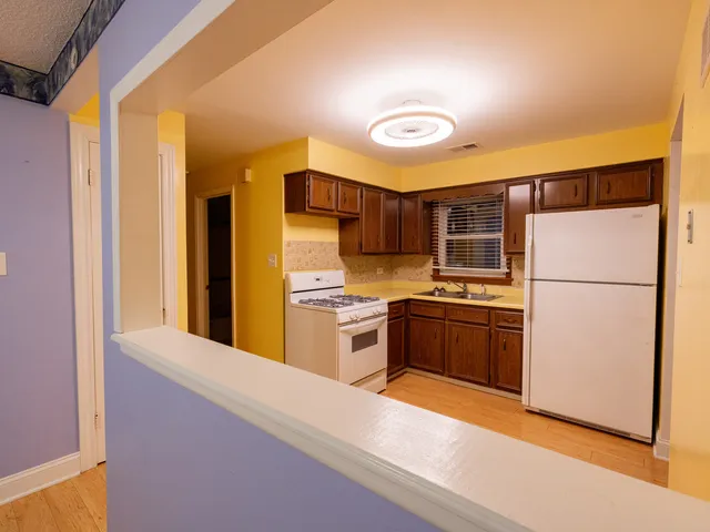 $290,000 | 9170 Crescent Court, Oak Lawn, IL 60453