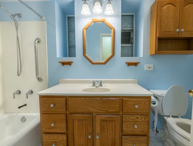 $290,000 | 9170 Crescent Court, Oak Lawn, IL 60453