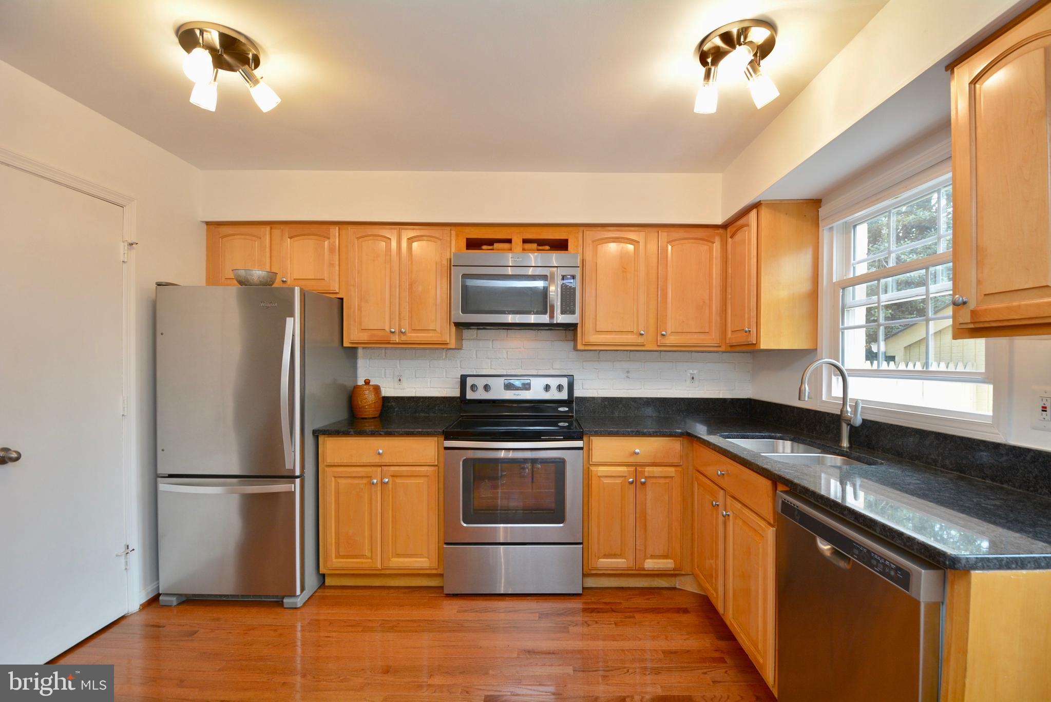 8436 Willow Forge Road Springfield, VA 22152 - Photo 14 of 39 Kitchen with stainless steel appliances