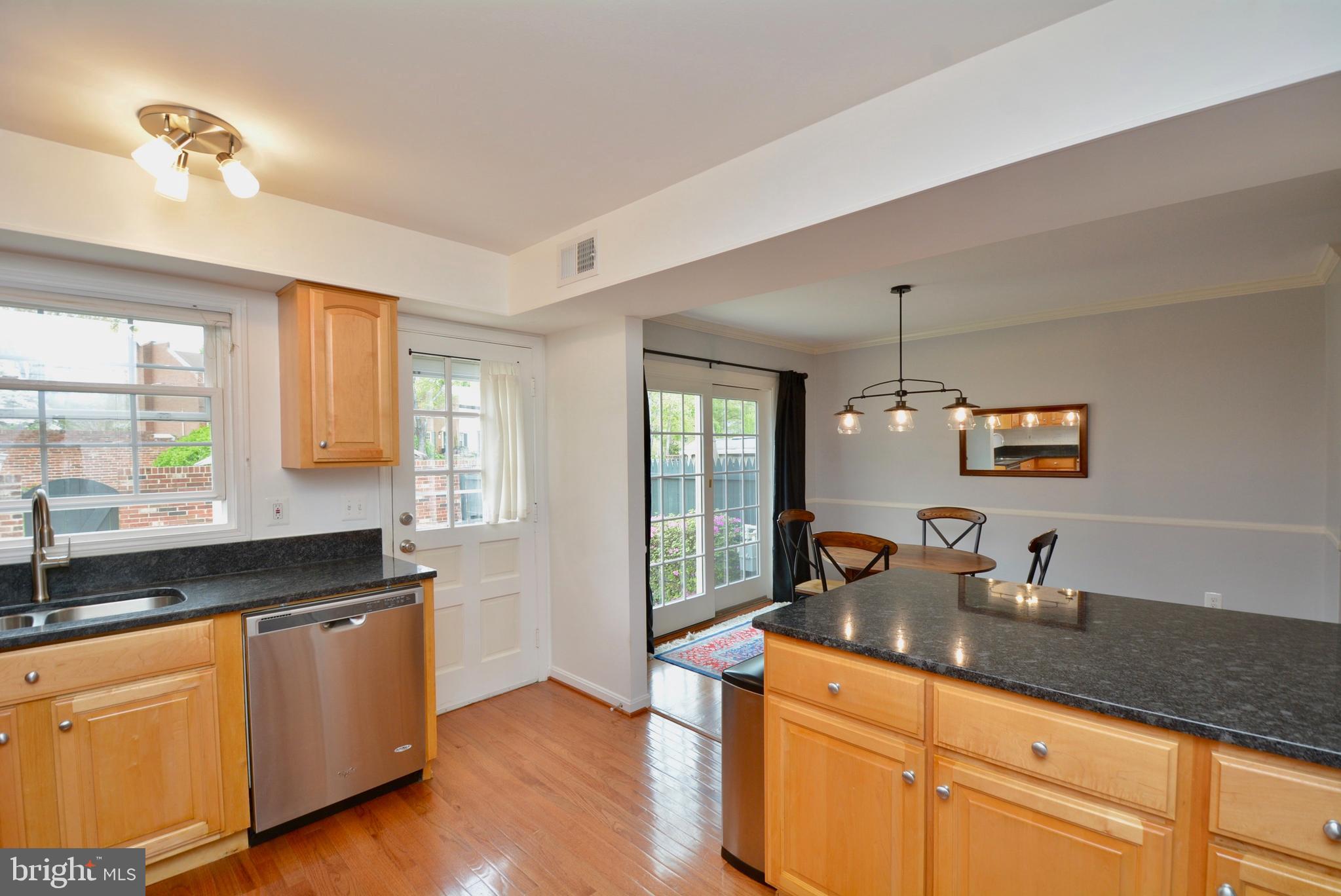 8436 Willow Forge Road Springfield, VA 22152 - Photo 18 of 39 Bright Kitchen