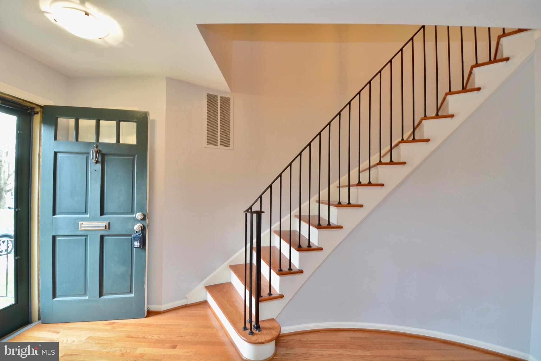 8436 Willow Forge Road Springfield, VA 22152 - Photo 4 of 39 Foyer