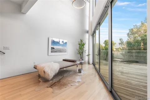 a view of a window in the room