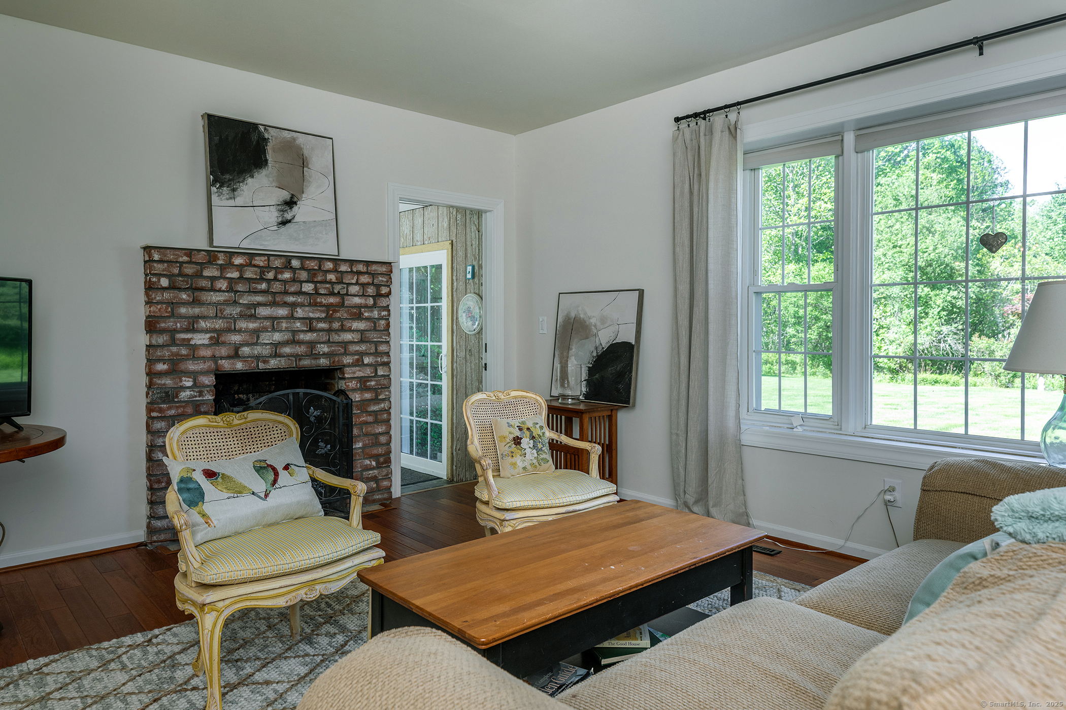 286 South Street Roxbury, CT 06783 - Photo 2 of 36 a living room with furniture and a fireplace
