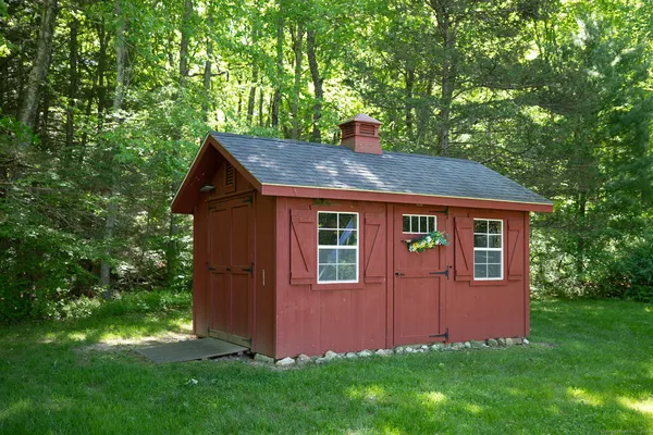 a view of front of a house with a yard