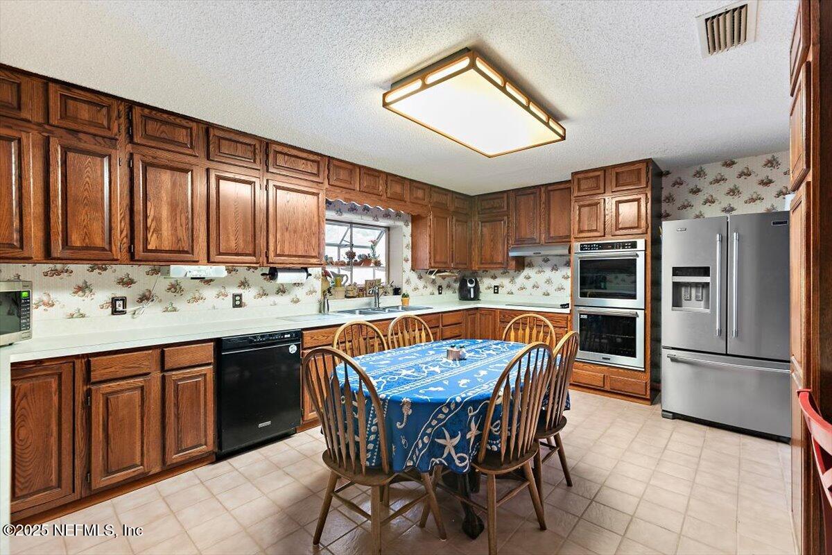 2634 Joe Ashton Road St. Augustine, FL 32092 - Photo 20 of 49 a kitchen with stainless steel appliances granite countertop a sink stove and refrigerator