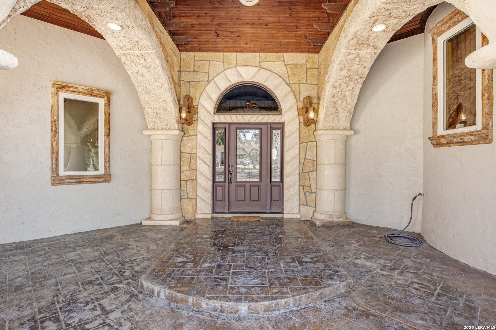 13196 Kelly Road Atascosa, TX 78002 - Photo 5 of 25 a view of a interior of the house
