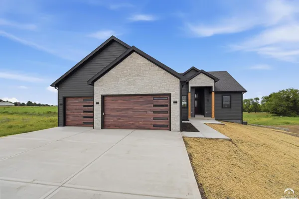 $730,000 | 1108 Trail View Drive, Baldwin City, KS 66006