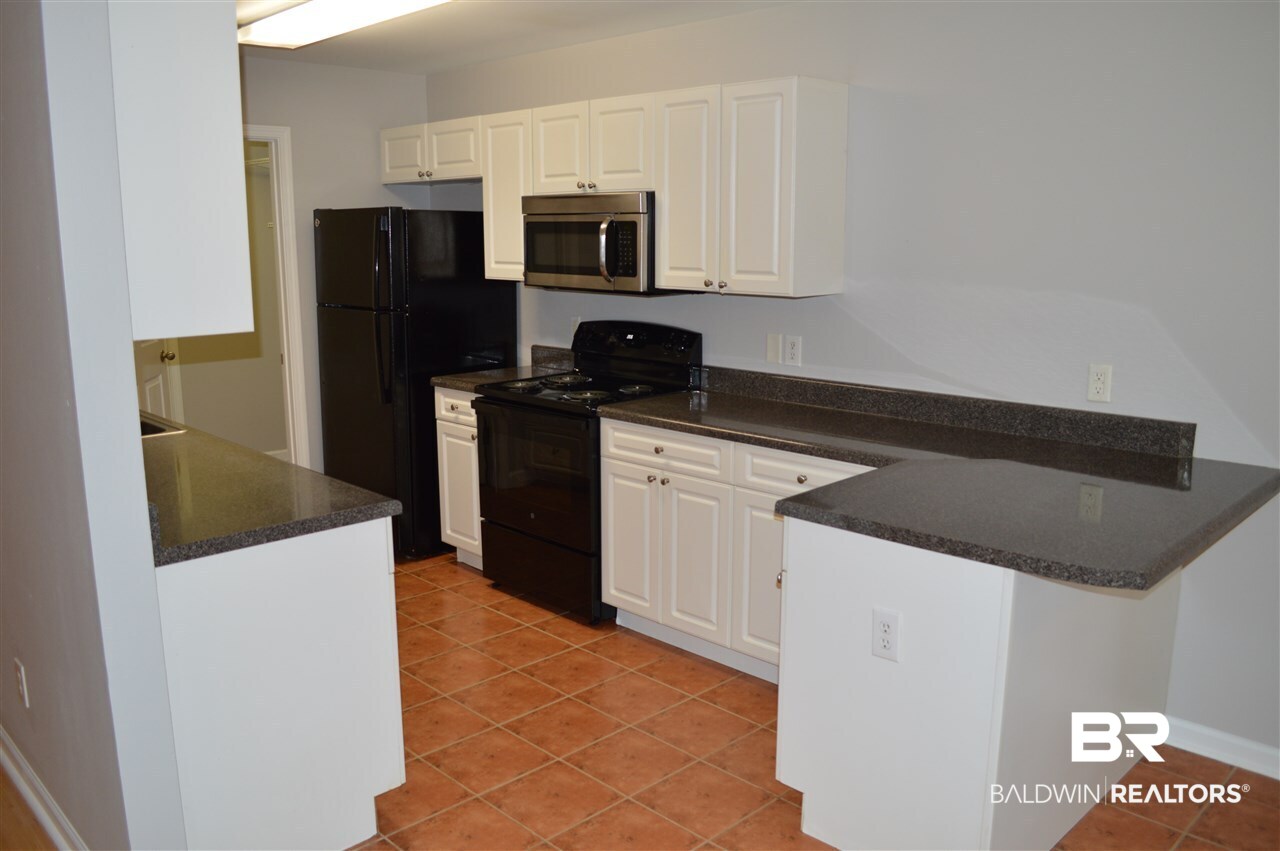 14682 Silveroaks Loop Silverhill, AL 36576 - Photo 5 of 21 Breakfast Bar