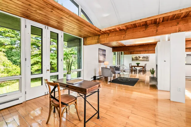 $619,900 | 9470 North Sleepy Hollow Road, Bayside, WI 53217