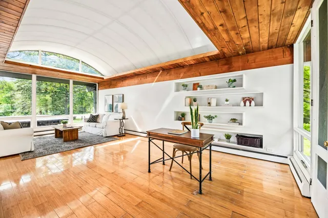 $619,900 | 9470 North Sleepy Hollow Road, Bayside, WI 53217