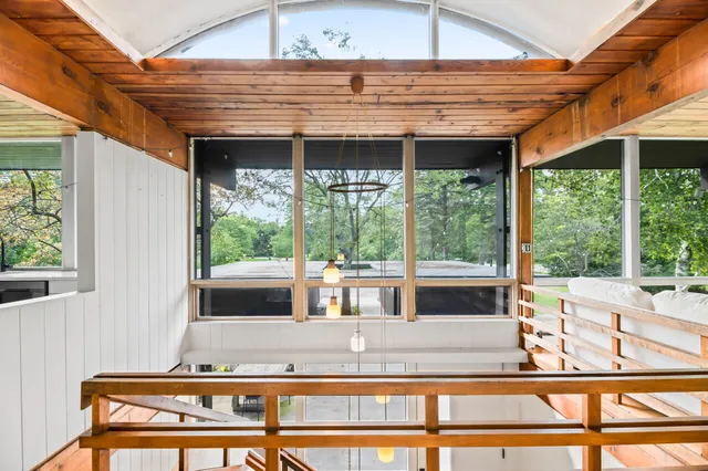 $619,900 | 9470 North Sleepy Hollow Road, Bayside, WI 53217