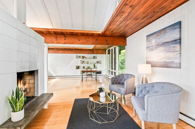 $619,900 | 9470 North Sleepy Hollow Road, Bayside, WI 53217