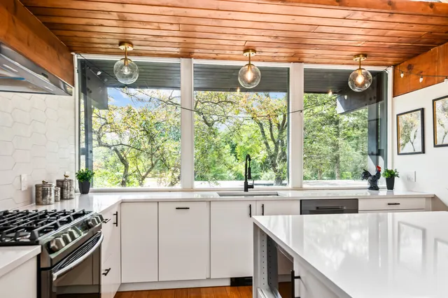 $619,900 | 9470 North Sleepy Hollow Road, Bayside, WI 53217