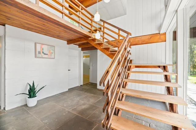 $619,900 | 9470 North Sleepy Hollow Road, Bayside, WI 53217