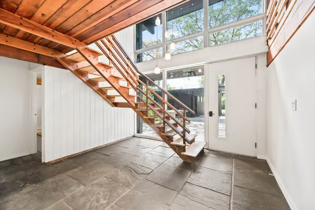 $619,900 | 9470 North Sleepy Hollow Road, Bayside, WI 53217