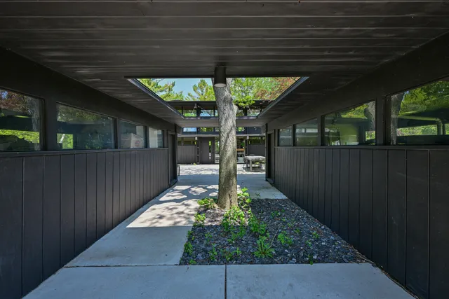 $619,900 | 9470 North Sleepy Hollow Road, Bayside, WI 53217