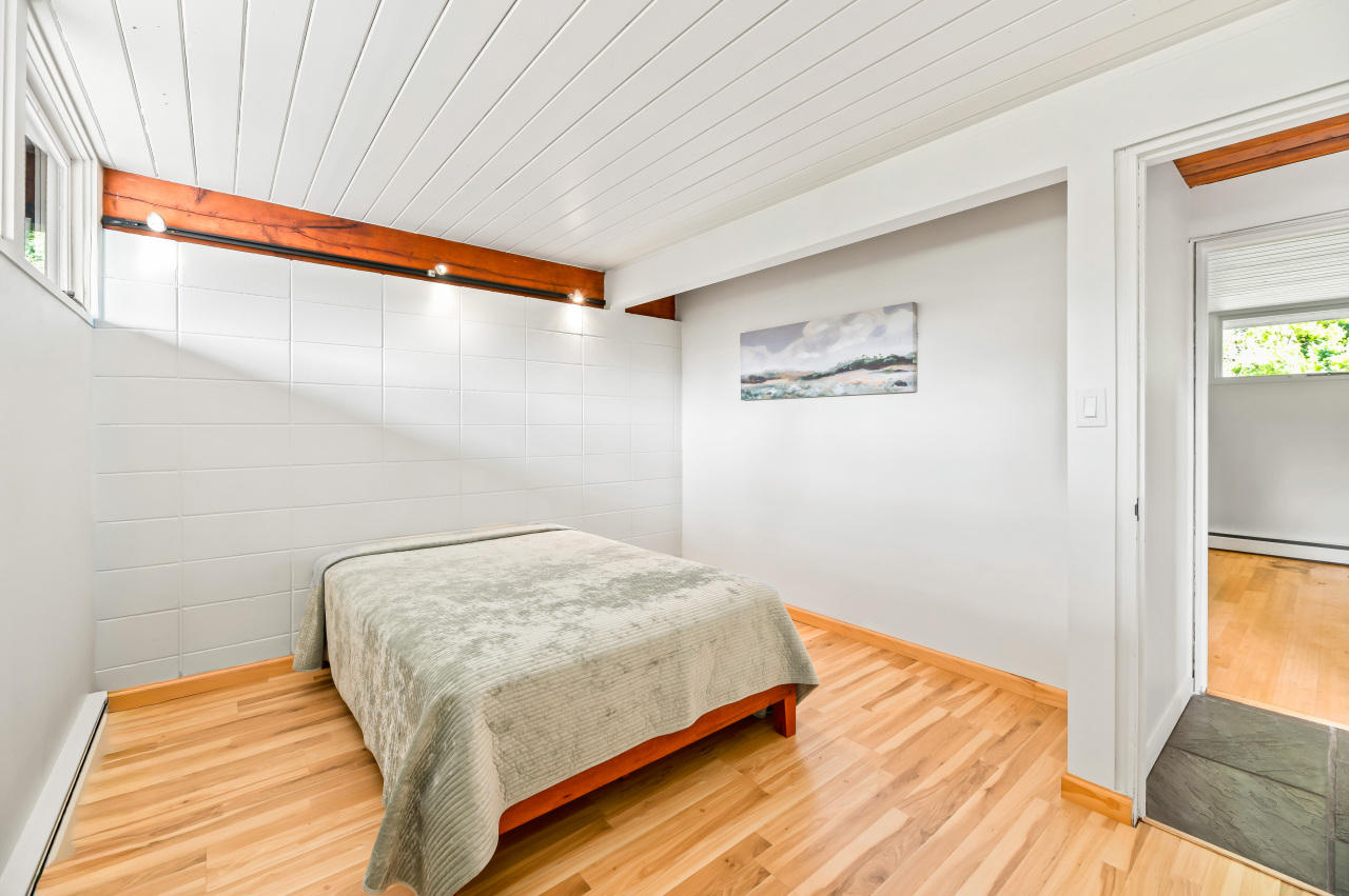 9470 North Sleepy Hollow Road Bayside, WI 53217 - Photo 32 of 49 Third Bedroom