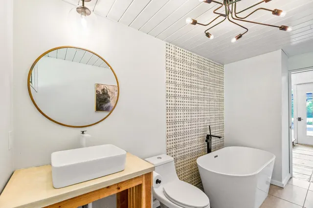 $619,900 | 9470 North Sleepy Hollow Road, Bayside, WI 53217