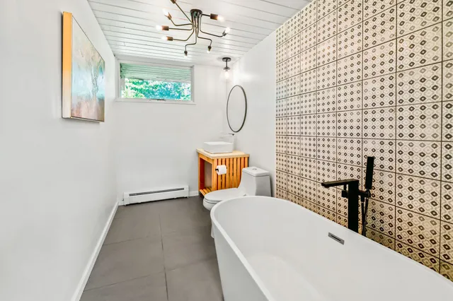 $619,900 | 9470 North Sleepy Hollow Road, Bayside, WI 53217