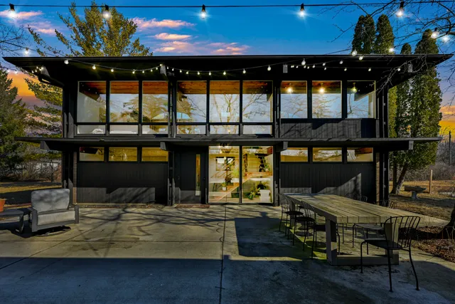 $619,900 | 9470 North Sleepy Hollow Road, Bayside, WI 53217