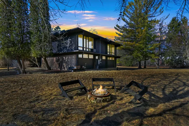 $619,900 | 9470 North Sleepy Hollow Road, Bayside, WI 53217