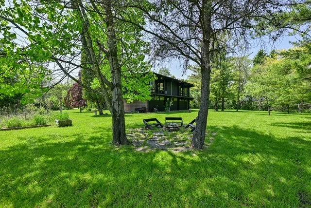 $619,900 | 9470 North Sleepy Hollow Road, Bayside, WI 53217