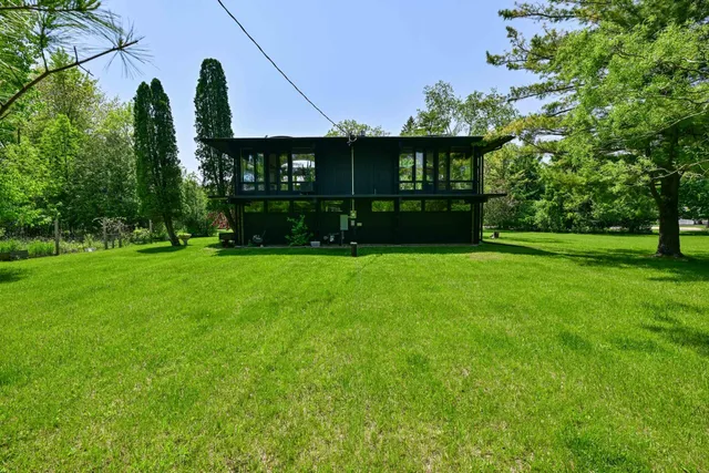 $619,900 | 9470 North Sleepy Hollow Road, Bayside, WI 53217