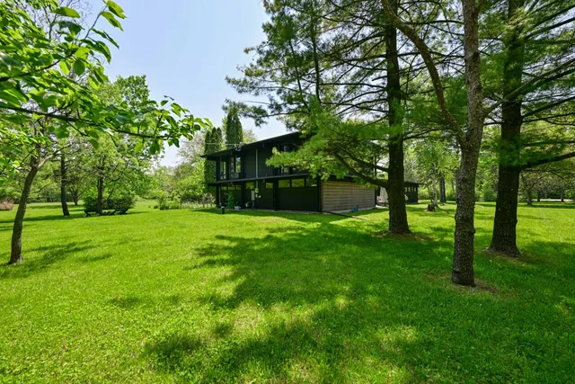 $619,900 | 9470 North Sleepy Hollow Road, Bayside, WI 53217