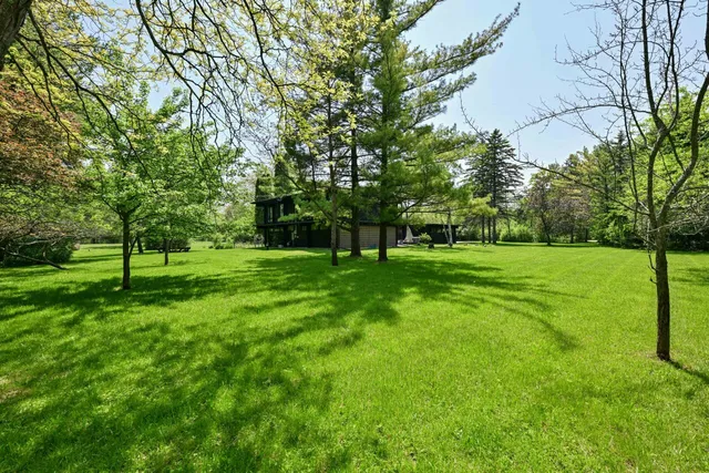 $619,900 | 9470 North Sleepy Hollow Road, Bayside, WI 53217