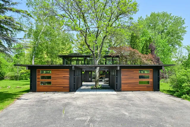 $619,900 | 9470 North Sleepy Hollow Road, Bayside, WI 53217